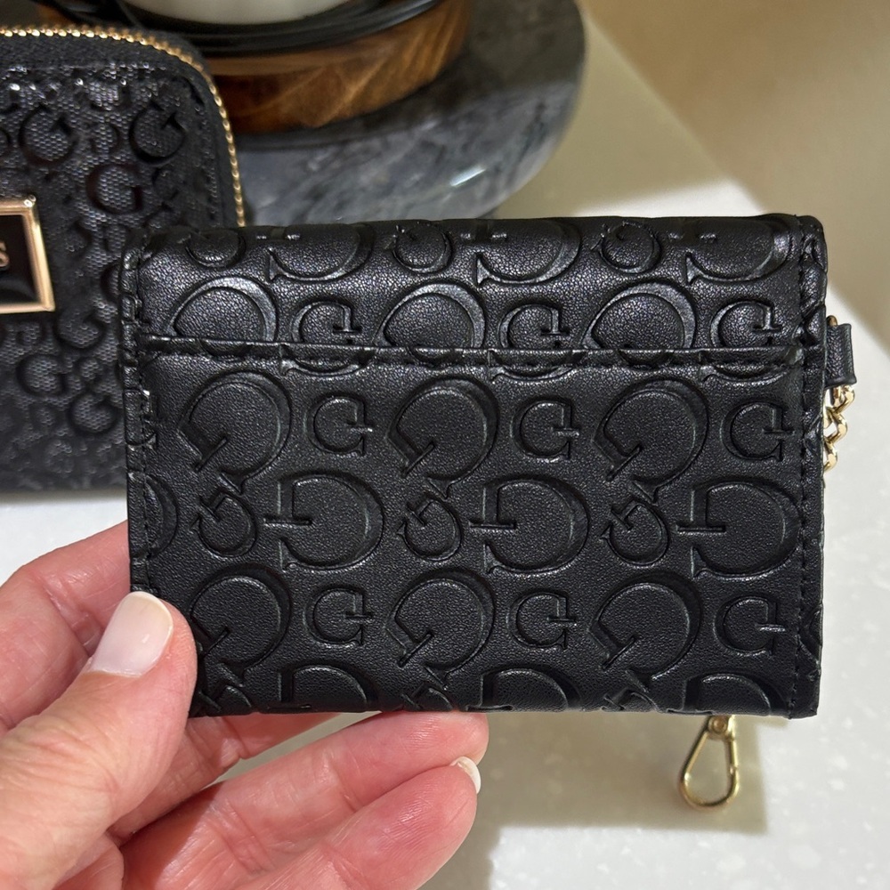 GUESS Black Embossed Wallet and Keychain Set - Picture 4 of 9